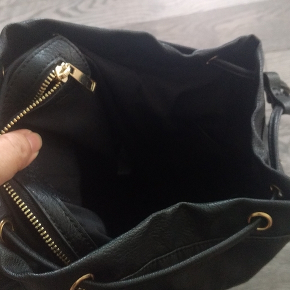 Beautiful bag by forever 21🌸❤️🍀 - Picture 10 of 12